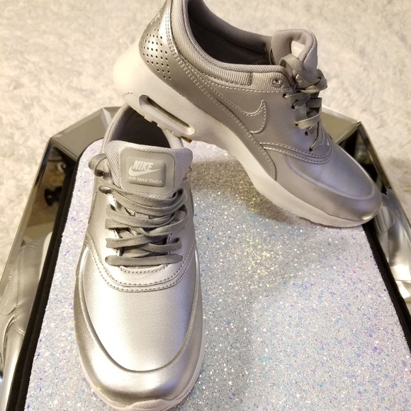 SOLD - Nike Air Max Thea SE - Picture 2 of 4